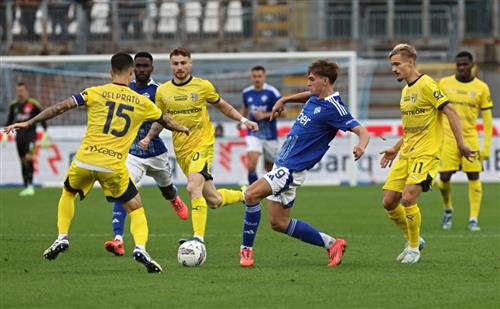 Комо против Пармы