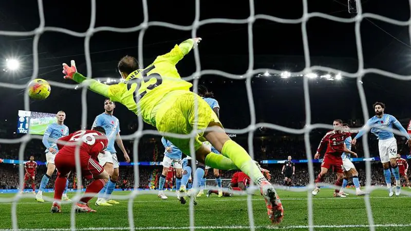 Супервайзер арбитра заявил, что гол Ван Дейка был недействительным: арбитр субъективно считал, что вмешательство Робертсона не было неуместным.