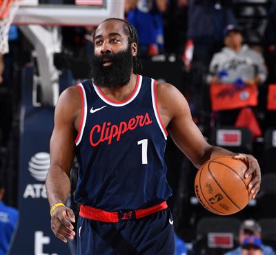 Контроль горячего мяча! Харден сделал все 4 броска в первой четверти и набрал 14 очков, в том числе 2 из 2 трёхочковых.