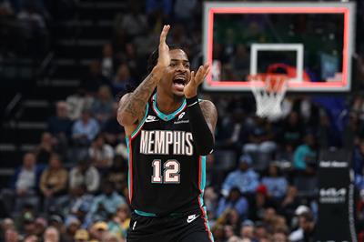 Плохой контроль мяча! Морант набрал 12 очков и 6 передач при 4 из 16 бросков при плюс-минус -22.