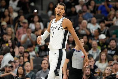 Буньяма и Корне усердно работали, оба набрали по 12 очков за тайм, что стало лучшим показателем в команде.