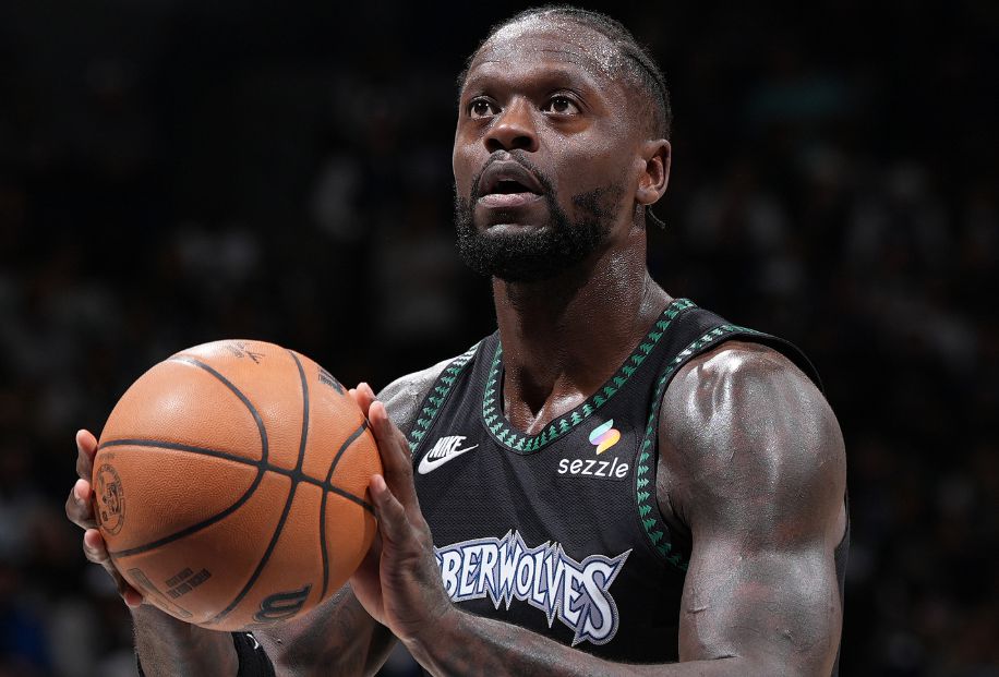 Нет никакой возможности спасти его! Рэндл сделал 12 бросков из 21 и набрал 32 очка, 5 подборов и 4 передачи.