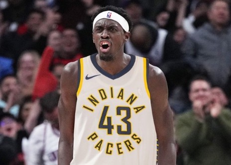 Половина заслуги и половина заслуги! На счету Сиакама 23 очка, 9 передач и 7 ошибок при плюс-минус -10.