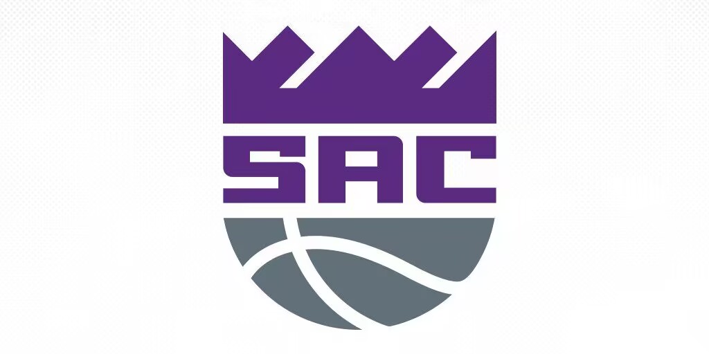 «Кингз» и «Хоукс» вместе набрали 71 очко в первой четверти, при этом оба реализовали 58,3% бросков с игры.