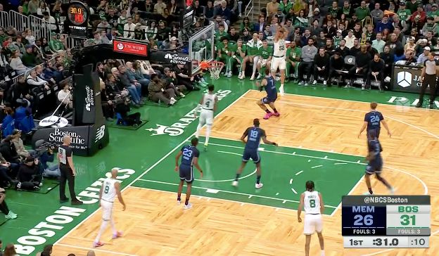 «Селтикс» забили 6 трёхочковых в первой четверти, а Уайт набрал 10 очков за одну четверть.