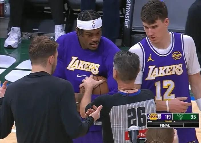 Вандербильт рассказывает об инциденте с захватом мяча после игры: Рефери пригрозил подать на меня в суд, я не знаю, о чем он говорил